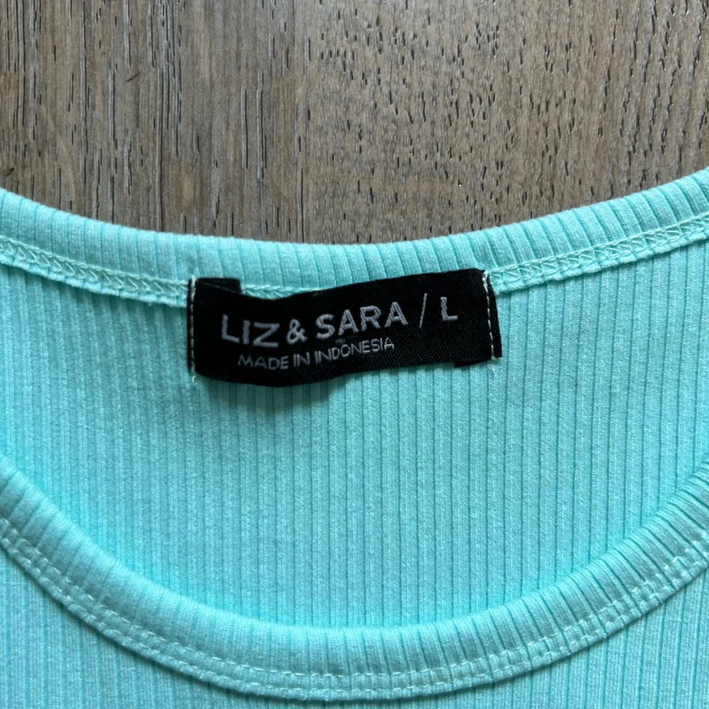 Liz & Sara Aqua Ribbed Top